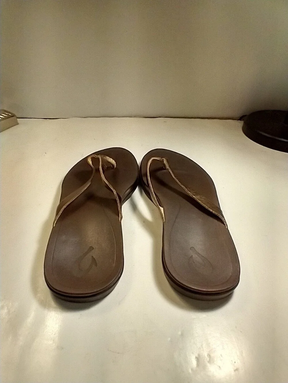 OluKai flop pictures details